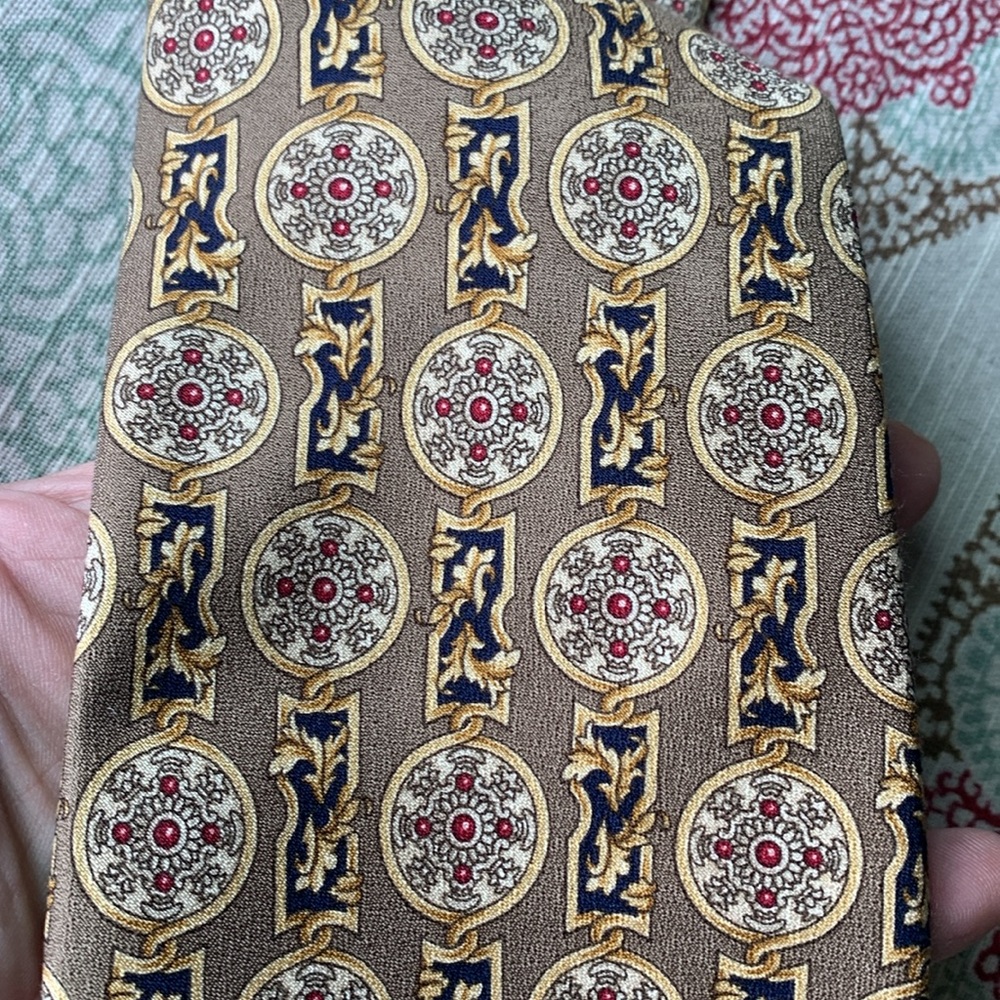 Metropolitan Museum of Art Masterworks Collection Patterned Men's Silk Tie - Picture 7 of 7